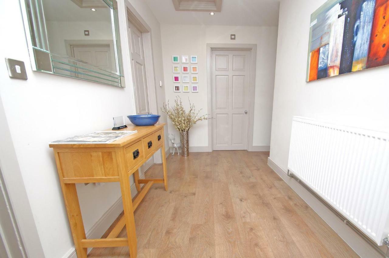 Free Parking, Stylish And Spacious Bath